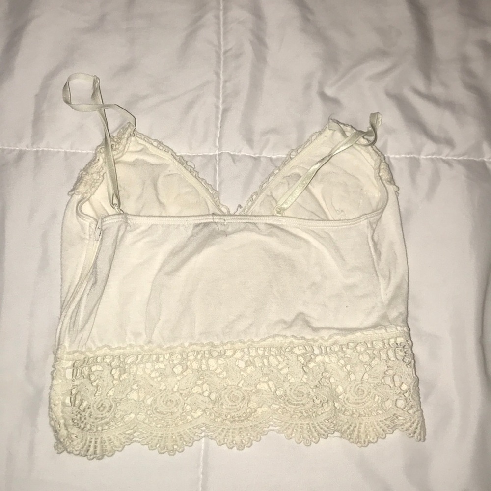 White top w floral designs - Picture 2 of 2